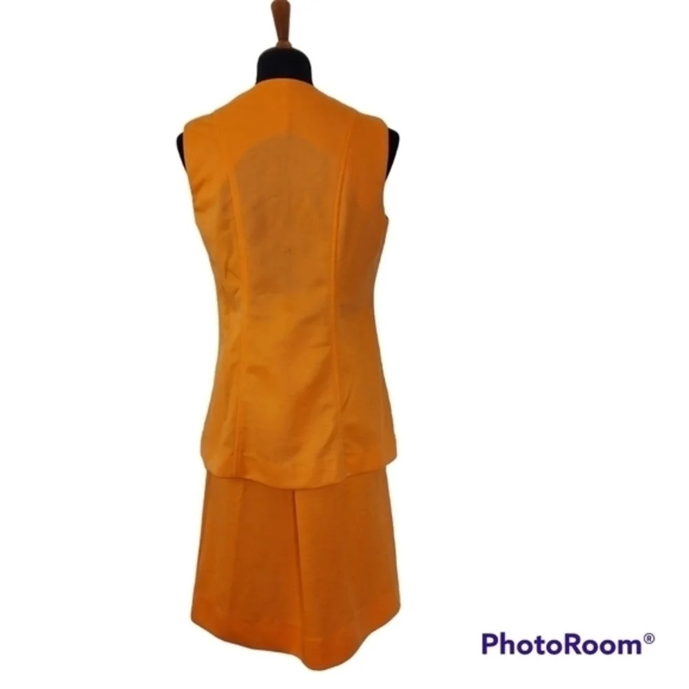 Vintage 60s 70s Ceeb Orange Knit Vest Skirt Set with sunshine yellow‎ buttons - Picture 3 of 14